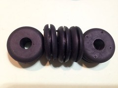 60 RUBBER 3/4″ GROMMETS 5/16 IN. INSIDE HOLE DIAMETER FOR 3/4 INCH PANEL HOLE