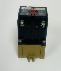 ALLEN BRADLEY NO. 700-P200A1 STANDARD AND TIME DELAY CONTACT 2 NO OPEN TYPE