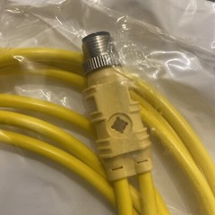 Mencom MDC3Y2M Cable Y-Connector MDC 3 Pole Male – 2 blunt cut cable 2M 4A 3 PIN