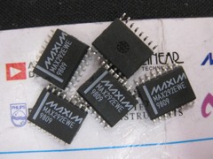 2x MAX292EWE 8th-Order Lowpass Switched-Capacitor Filters MAX292
