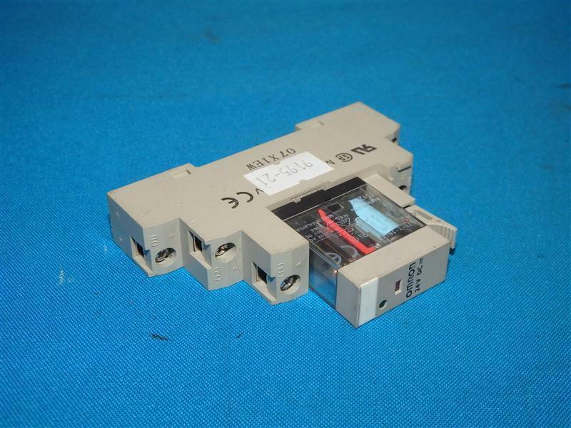 Omron G2R-1-SN(S) G2R1SNS 24VDC SPDT Relay w/ Socket