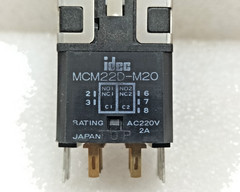IDEC MCM 22D MICRO COMMAND & CONTROL LIGHTS MCM22D-M20 AC220V 2A