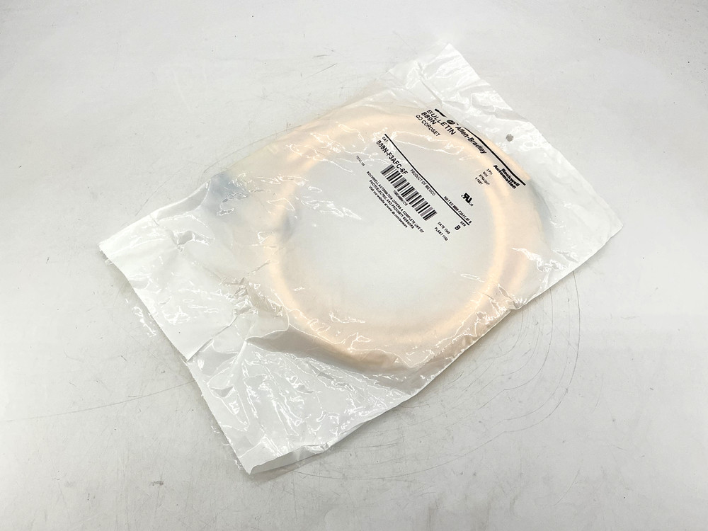 New Allen Bradley 889N-F3AFC-6F Ser B QD Cordset Female 3-Pin 3-Wire 6ft