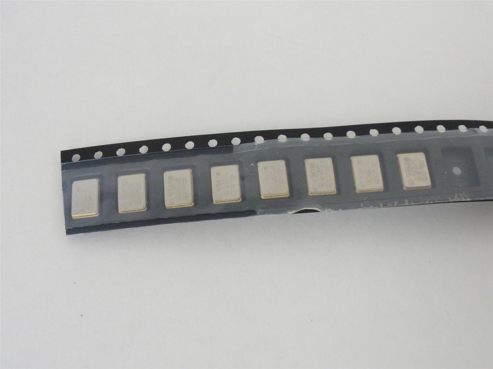 229385 New-No Box; ECS ECS-3953M-400-B-TR Lot-8 SMD Clock Oscillators; 40 MHz