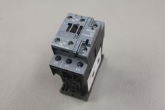 UNUSED SIEMENS SIRIUS POWER CONTACTOR 3RT2025-1BB40-1AA0