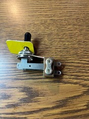 Switchcraft 12002L, Lever Switch SPST off- locking on