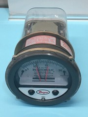 Dwyer Photohelic Series 3000 Pressure Switch/Gage, 160440