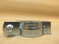 NEW LOT OF 70 ARLINGTON 2025 PIPE HANGERS W/BOLS FOR EMT 1-1/4″-1-1/2″ AK