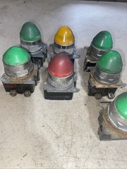 LOT OF 9 CUTLER HAMMER INDICATING LIGHTS. 10250T