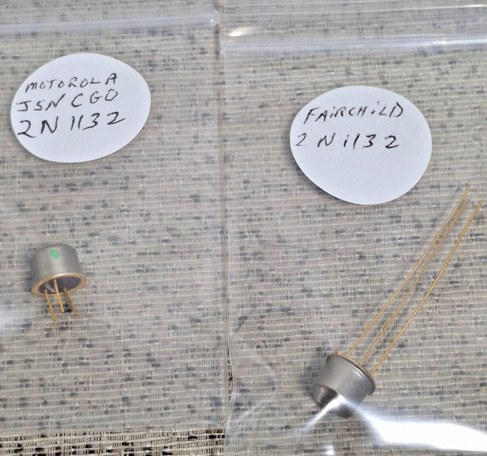 (Lot 2 Pcs.) 2N1132/Gold/ – Fairchild & Motorola Small Signal Transistor NOS