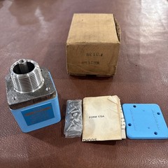 NEW GEMS SENSORS WARRICK CONTROLS 3E1C CONDUIT/FITTING THREADED COUPLING