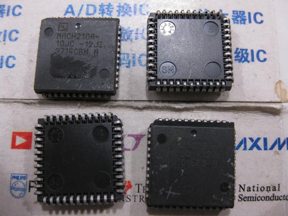 1X MACH210A-10JC-12JI IC PLCC44
