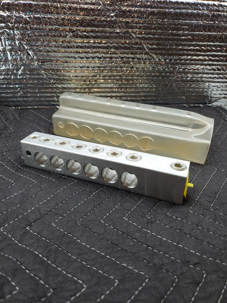 HOMAC CSW 6500 SL 6-500 MCM Aluminum Screw-On 6 Connector W/ Insulator
