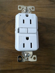 New EATON TWRGF15W Tamper & Weather Resistant Slim White GFCI Receptacle