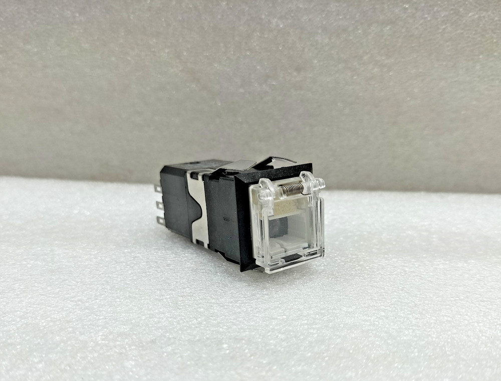 IDEC MCM 22D MICRO COMMAND & CONTROL LIGHTS MCM22D-M20 AC220V 2A
