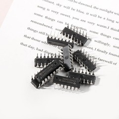 CD40106BE CMOS Hex Schmitt-Trigger Inverter IC DIP-14 Package 12-Pack