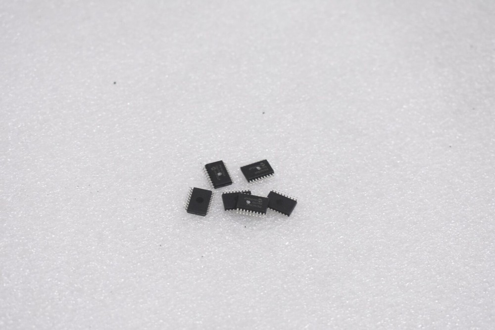 MICROCHIP TECHNOLOGY PIC16C56A-04I/SO MICROCONTROLLER 4 MHZ (LOT OF 20)