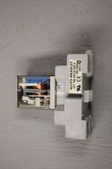 ALLEN BRADLEY RELAY AND BASE 700-HC24Z24-4 SER-D