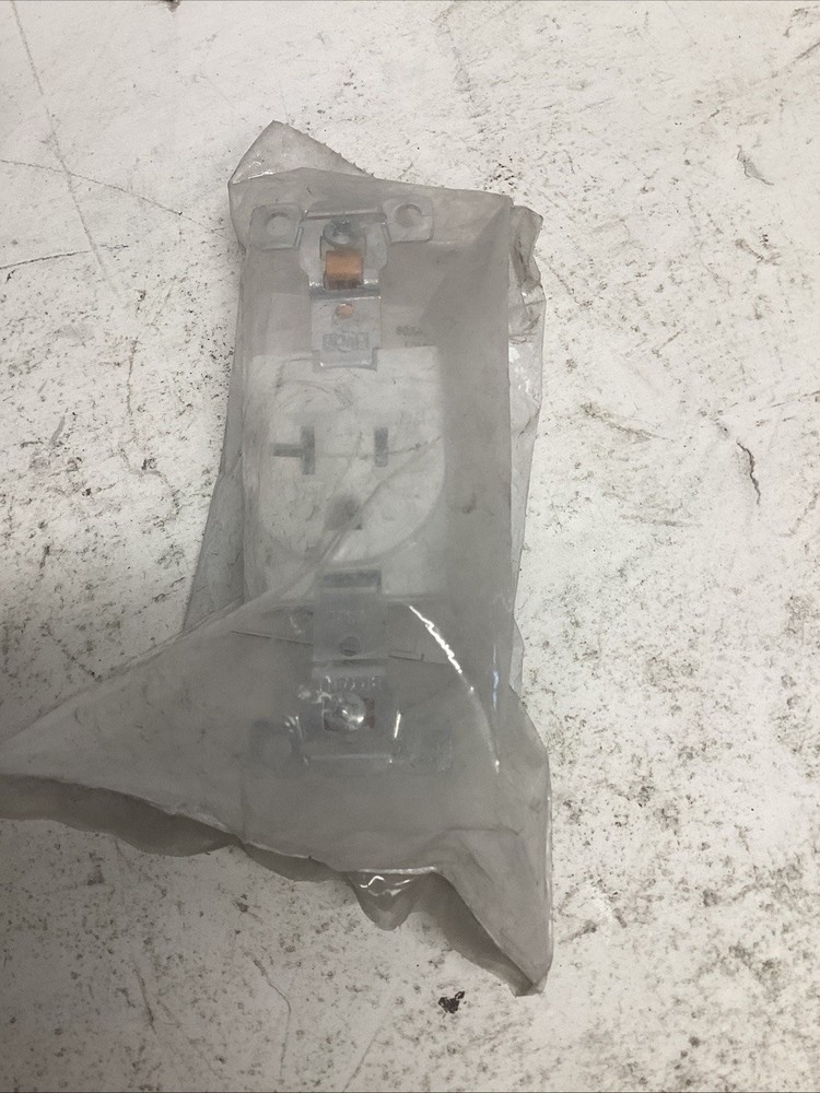 HUBBELL receptacle SR20W I-618