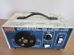 CUDA Universal dual quartz halogen fiber optic light source M2-150