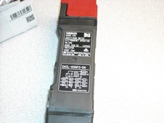 ONE NEW Omron D4SL-N3NFG-DN Guard Lock Safety Door Switch