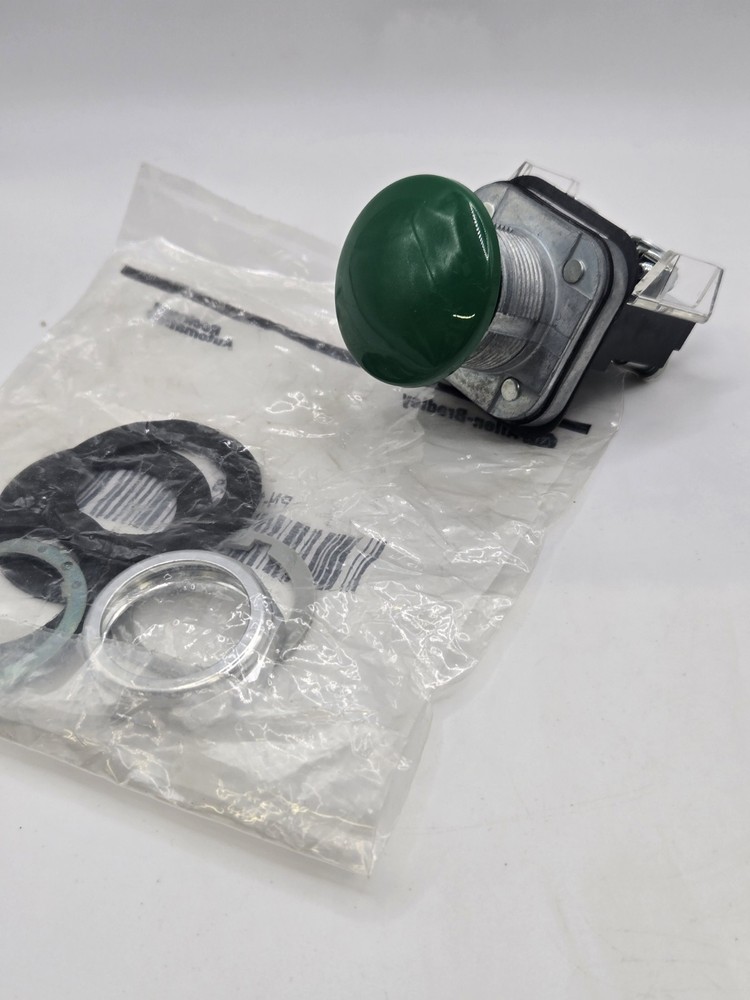 NIB – Allen Bradley – 800TD1A – 30Mm Momentary Push Button, Mushroom Head