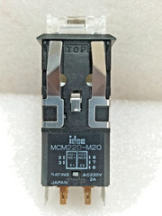 IDEC MCM 22D MICRO COMMAND & CONTROL LIGHTS MCM22D-M20 AC220V 2A