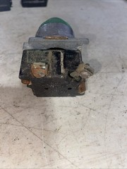 LOT OF 8 CUTLER HAMMER INDICATING LIGHTS. 10250T