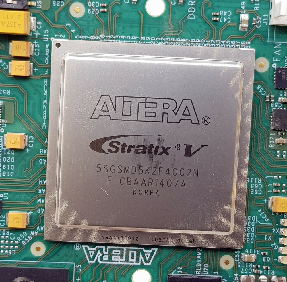 Altera Intel Stratix V FPGA 5SGSMD5K2F40C2N GX Series Component On Board