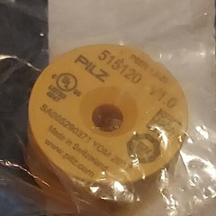 Pilz Magnetic Non-Contact Safety Switch Magnetic Actuator # 515120 Switzerland