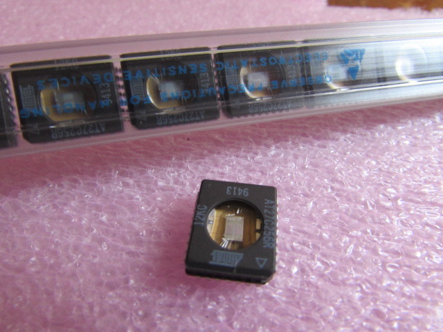 AT27C256R-12KC ATMEL 256K, 32K x 8 Ceramic Gold Window 32pin JLCC EPROM IC CPU 1