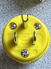 NEW Cooper 5266NCR 15A 125V 2P 3W NEMA 5-15P Yellow Autogrip Plug 3 Prong