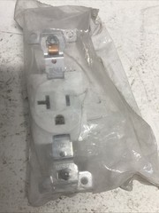 HUBBELL receptacle SR20W I-618