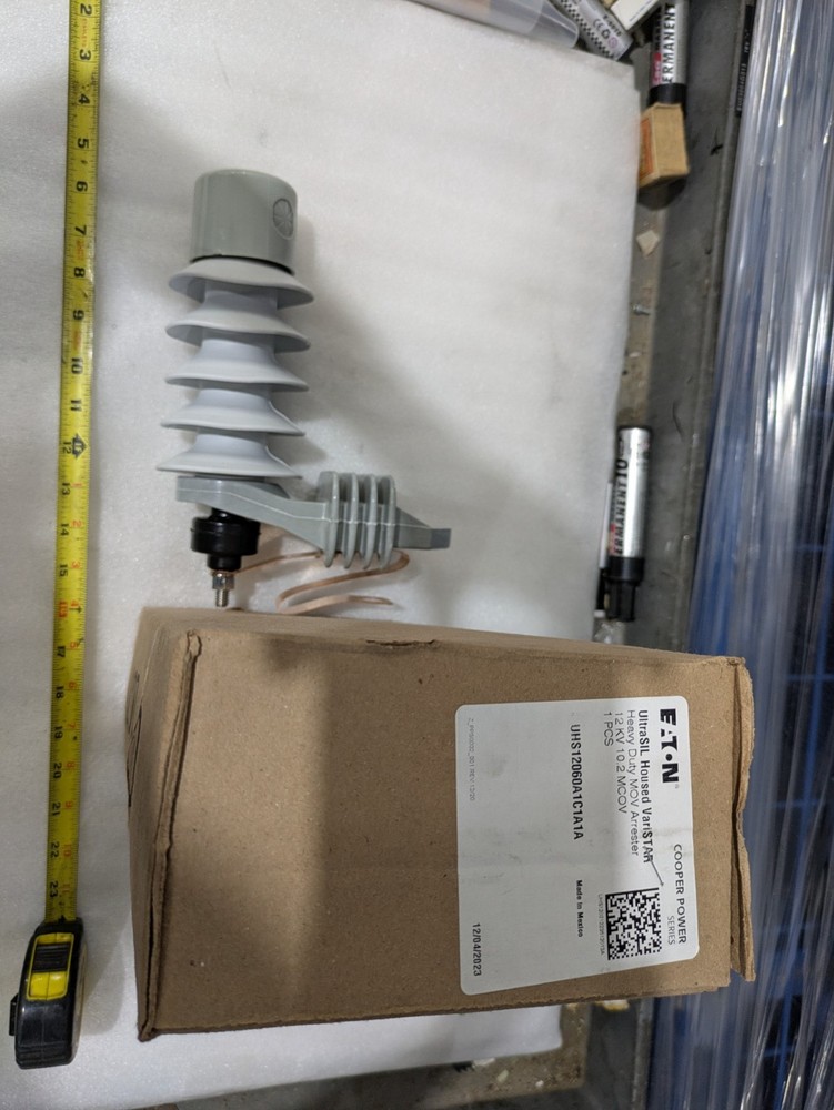 Eaton UltraSIL VariSTAR Heavy Duty MOV Arrester 12kV 10.2 MCOV UHS12060A1C1A1A