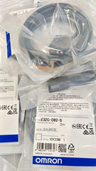 2PCS LOT- Omron E3ZG-D82-S Photoelectric Sensor- New