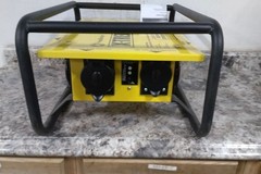 Southwire 8706TLCX 125/250VAC Inlet Voltage Rating Power Distribution Box