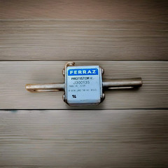 Mersen Ferraz Protistor Semiconductor Fuse J300135 700V AC 315A One Fuse