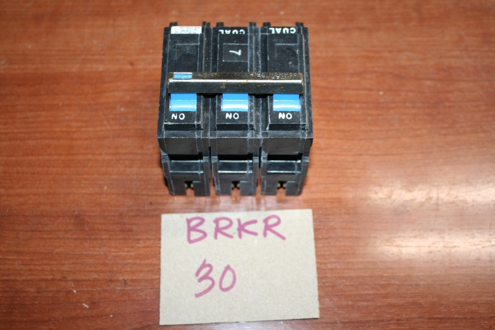GE THHQL32020 Circuit Breaker RMS 22K AMPS 240V MAX type THHQL 3 Pole