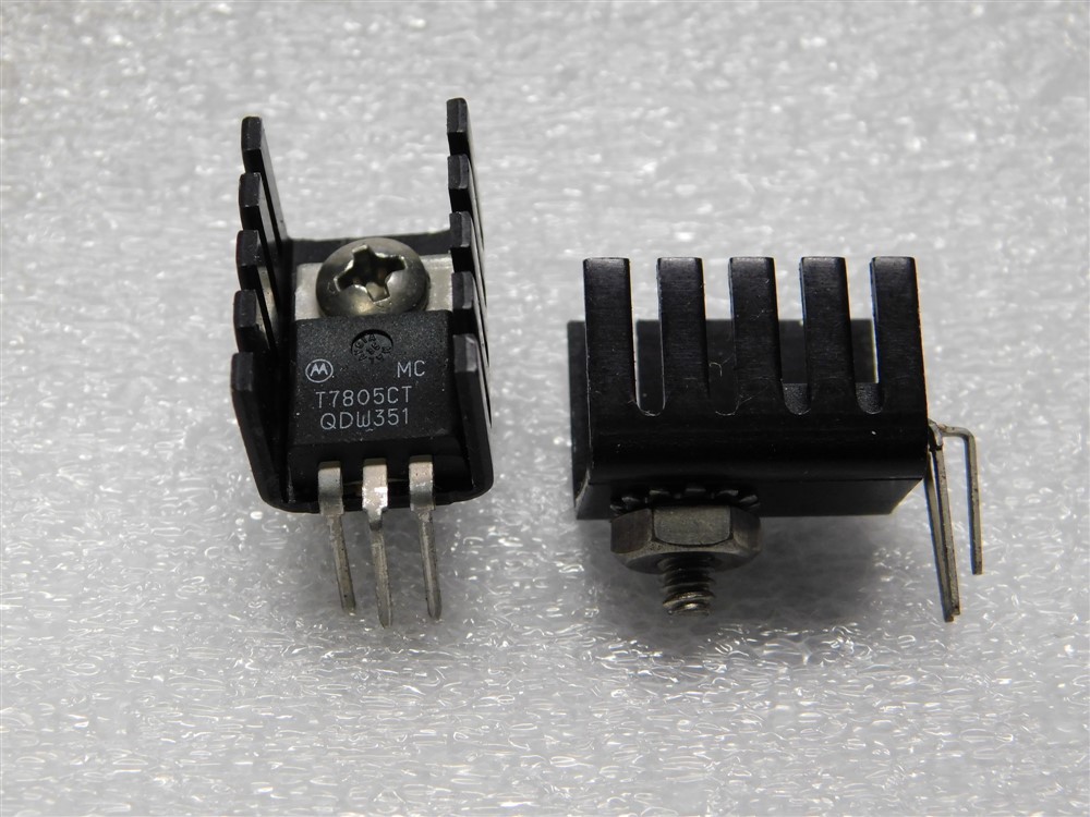 10 Genuine Motorola MCT7805CT Three-Terminal Positive V. Regulators w/Heatsink