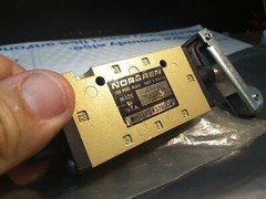 NORGREN MH01CDA32B001 ROLLER VALVE. NEW SALE OEM ORIGINAL USA BOSTON $29