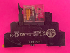 Allen Bradley 700-HK32Z24-4, 700-HK36A1, 700-HN121/2 &Omron G2R-2-SN [Lot of 4]