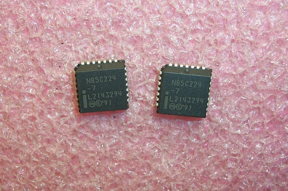 QTY (10) N85C224-7 INTEL PLCC-28 uPLD NOS ..