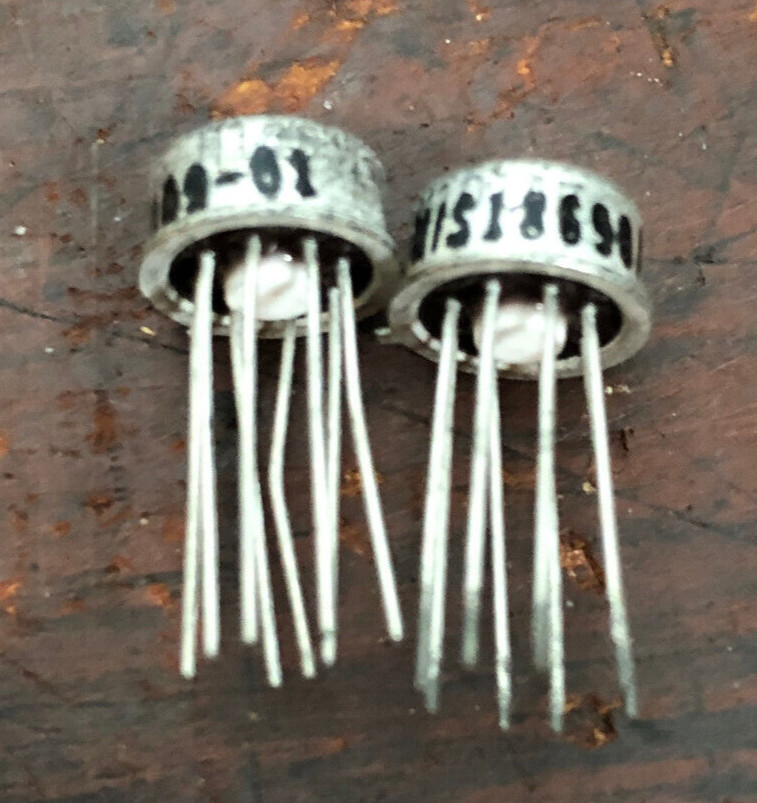 NOS – Lot of 2 MIS-18698/109-01 Microcircuit, Linear #