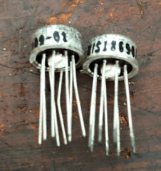 NOS – Lot of 2 MIS-18698/109-01 Microcircuit, Linear #