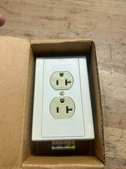 Phoenix Contact EM-DUO 120/20 Female Strip, DIN Rail Outlet 120VAC 20A 5600525