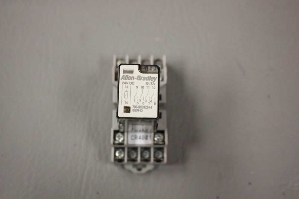 ALLEN BRADLEY RELAY AND BASE 700-HC24Z24-4 SER-D