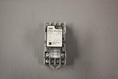 ALLEN BRADLEY RELAY AND BASE 700-HC24Z24-4 SER-D
