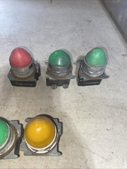 LOT OF 8 CUTLER HAMMER INDICATING LIGHTS. 10250T