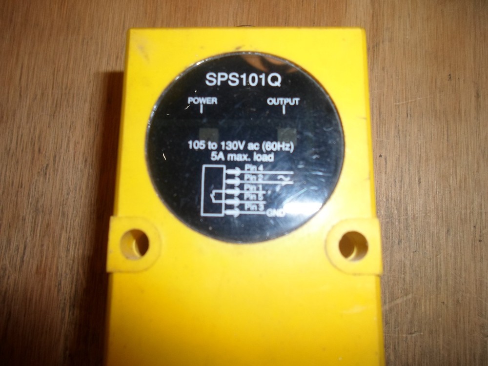 BANNER SPS101Q DC POWER SUPPLY WITH BANNER MBCC-512 CORD SET (NEW NO BOX)