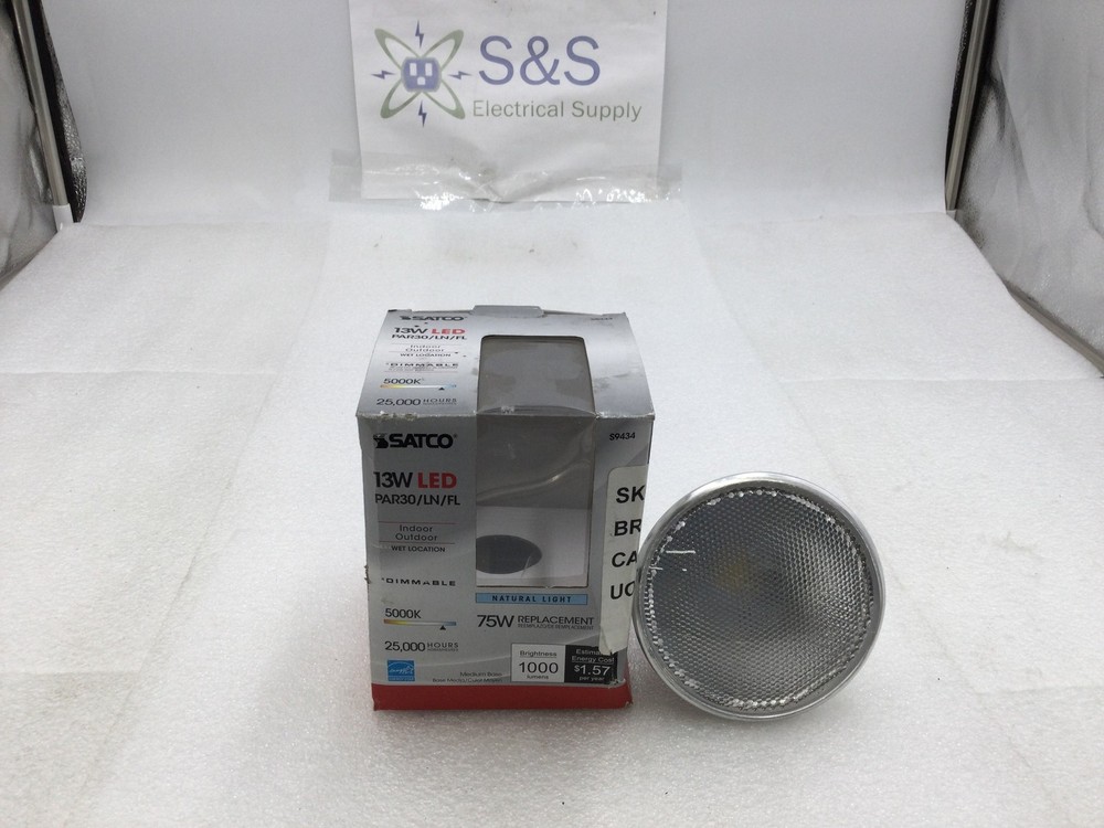 Satco S9434 13 Watt LED Long Neck 40 Degree Flood Lamp PAR30 /LN/FL 1000 Lumens